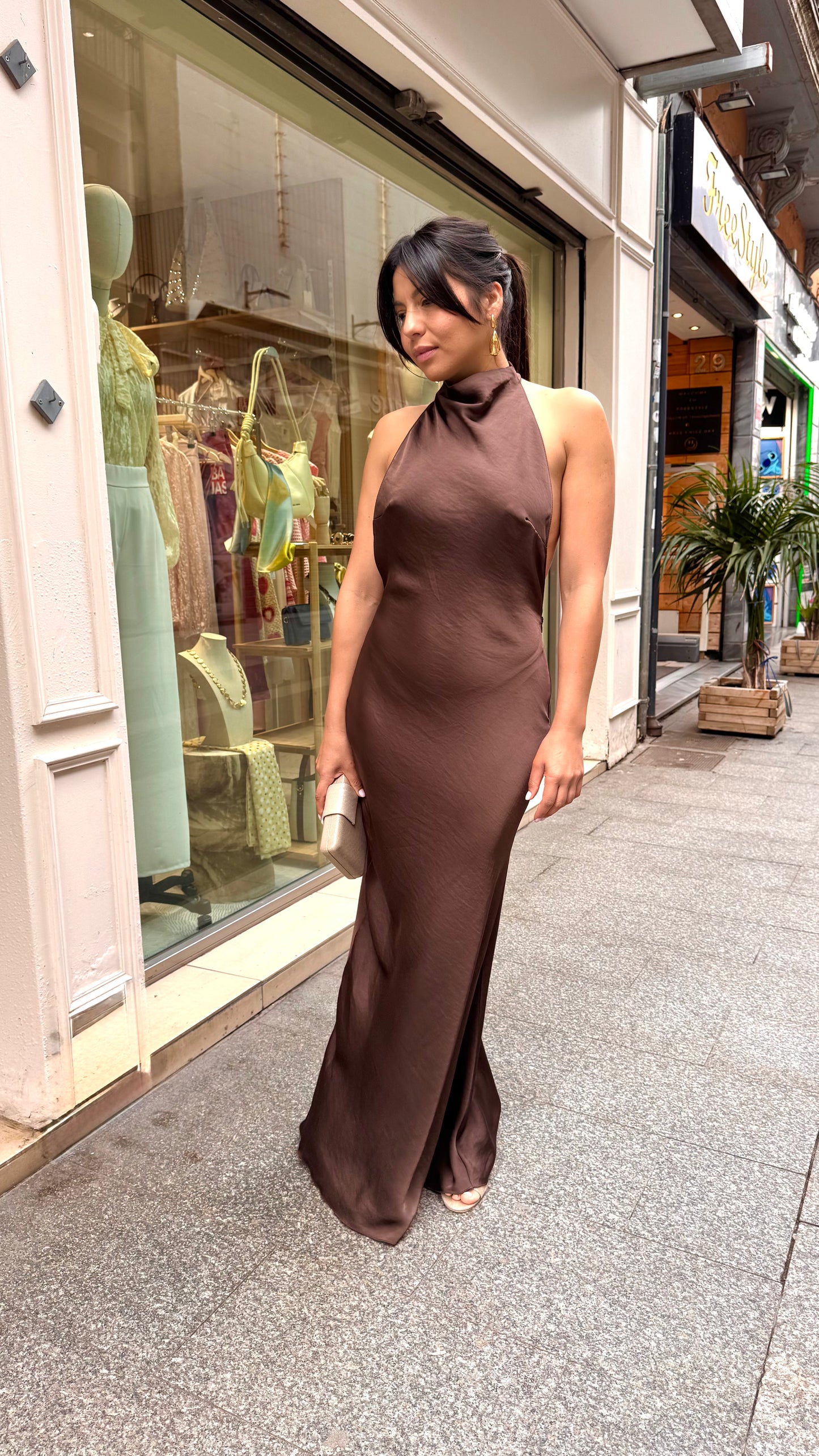 Vestido Halter cascada trasera