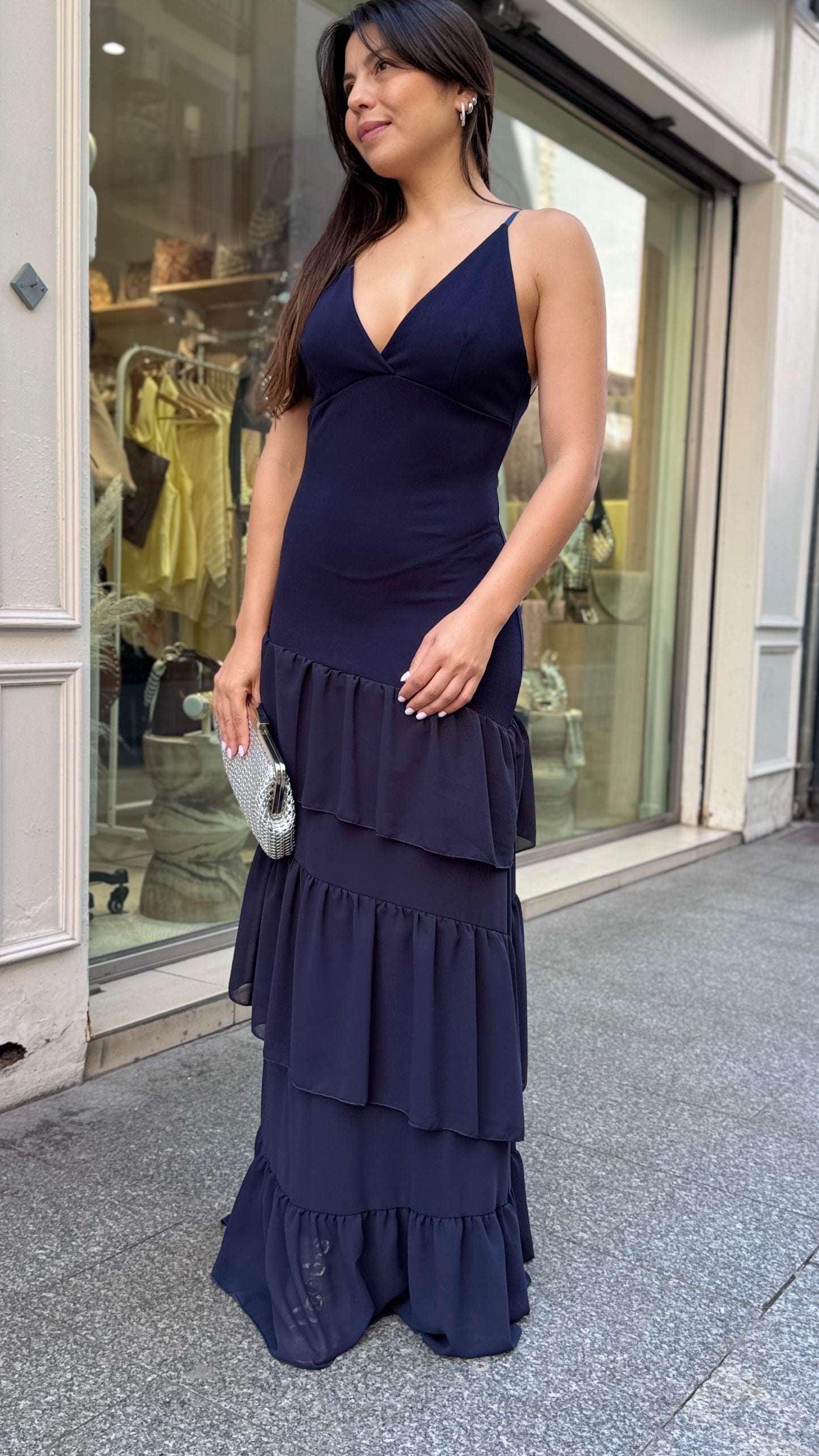 Vestido azul marino.