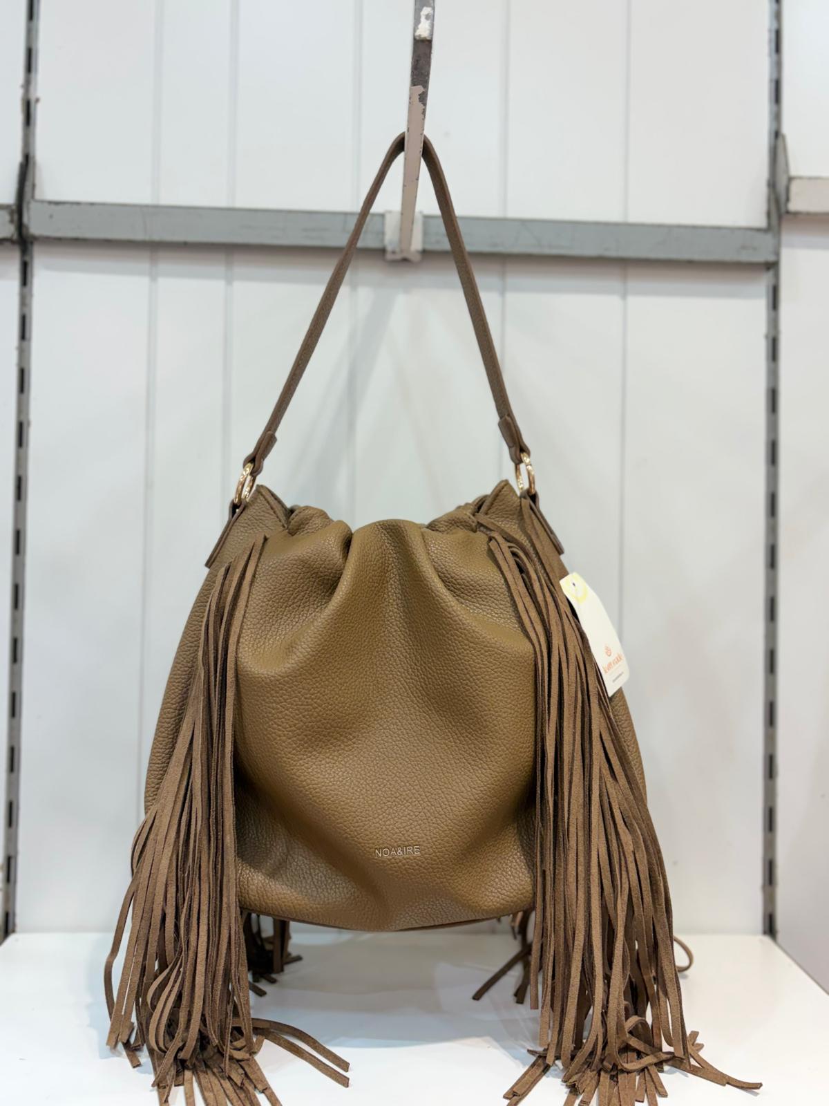 Bolso bombo con flecos