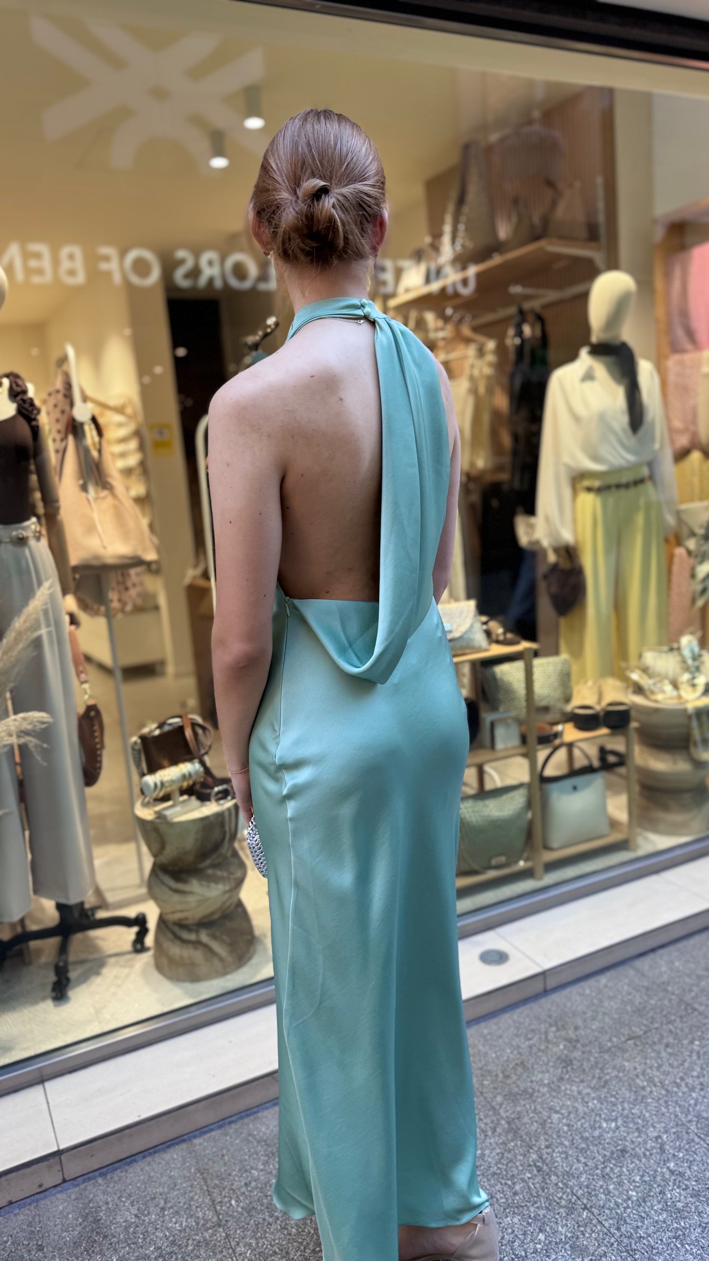 Vestido cascada espalda