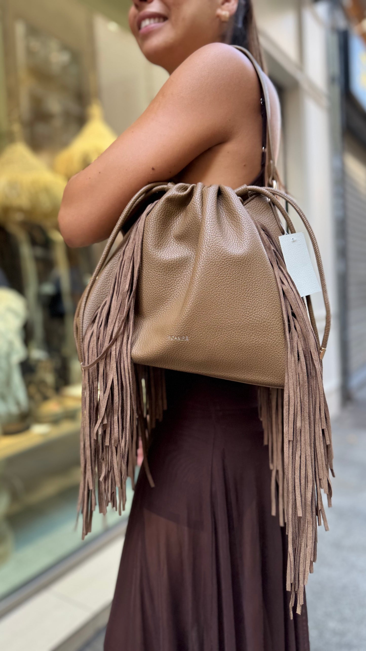 Bolso bombo con flecos