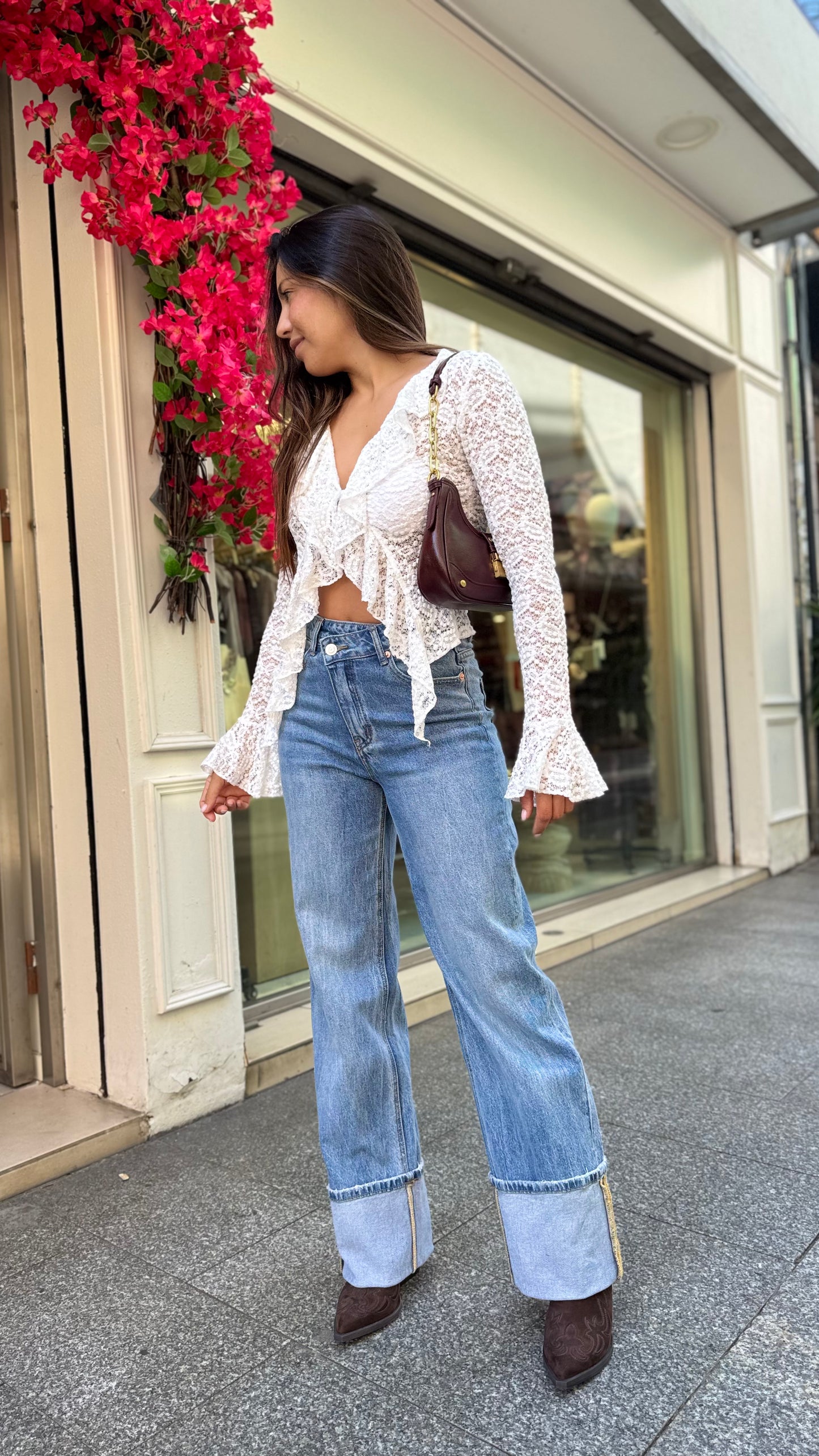 BLUSA ENCAJE CON  VOLANTES